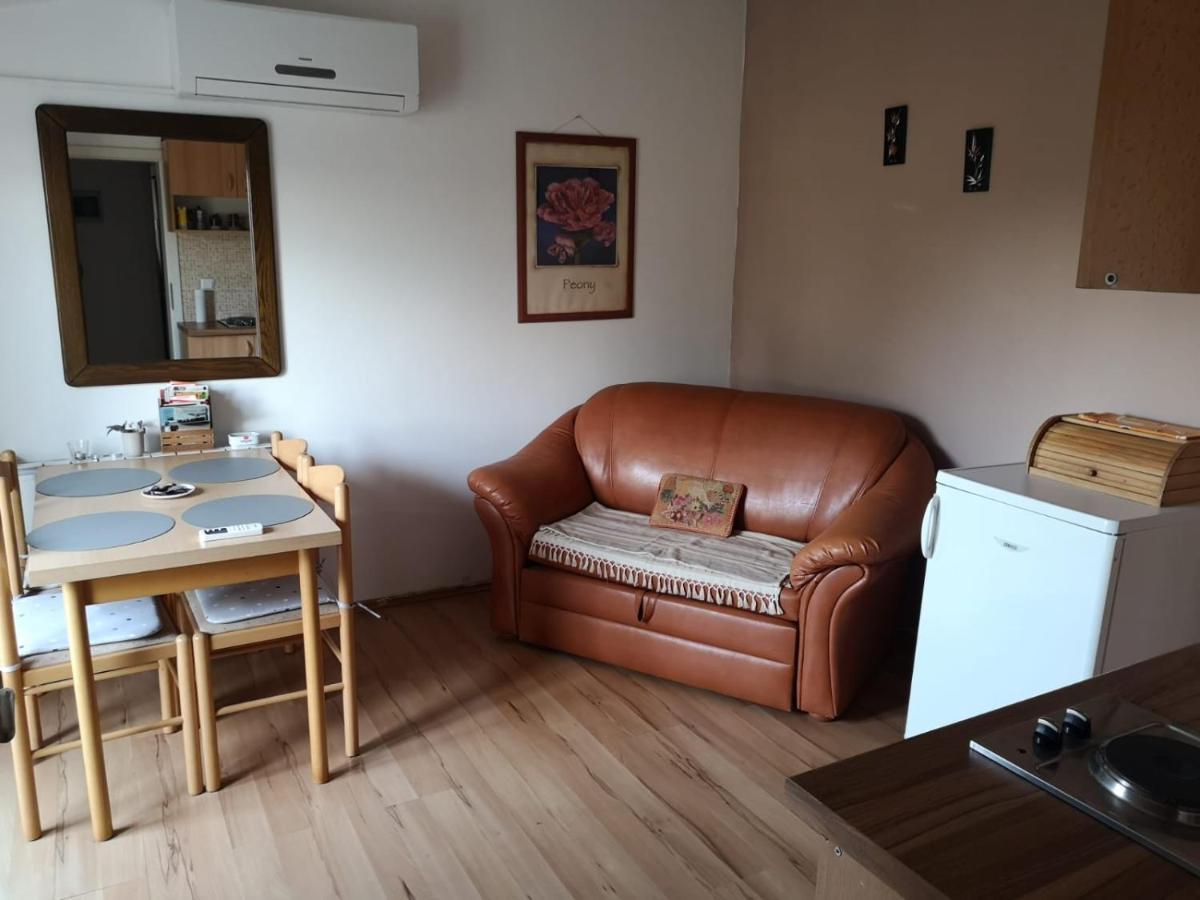 Apartment Samanta Sisan Exterior photo